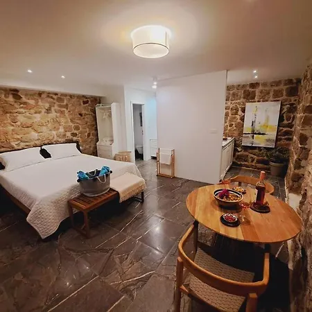 Blue Shutter Garden * Komiža