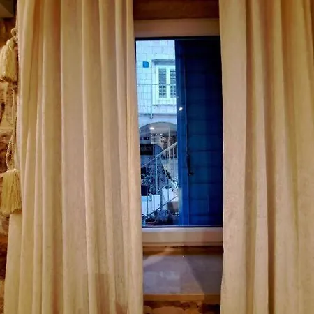 Blue Shutter Garden Daire *
