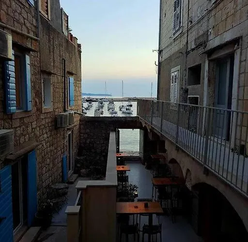 Blue Shutter Garden شقة