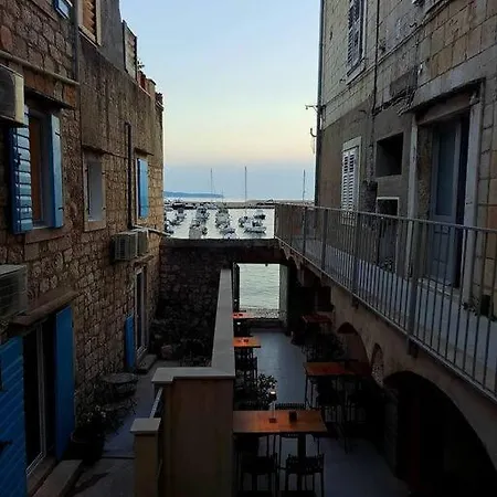 Blue Shutter Garden Апартаменты